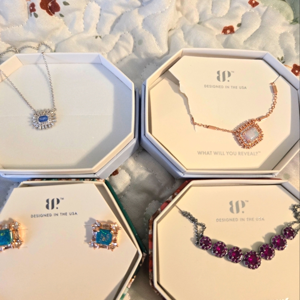 Rings,earrings and necklaces